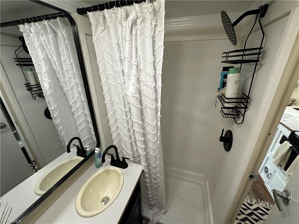 Manufactured Home at 108 Robin Lane, New London NC 28127, New London, photo 16 of 50