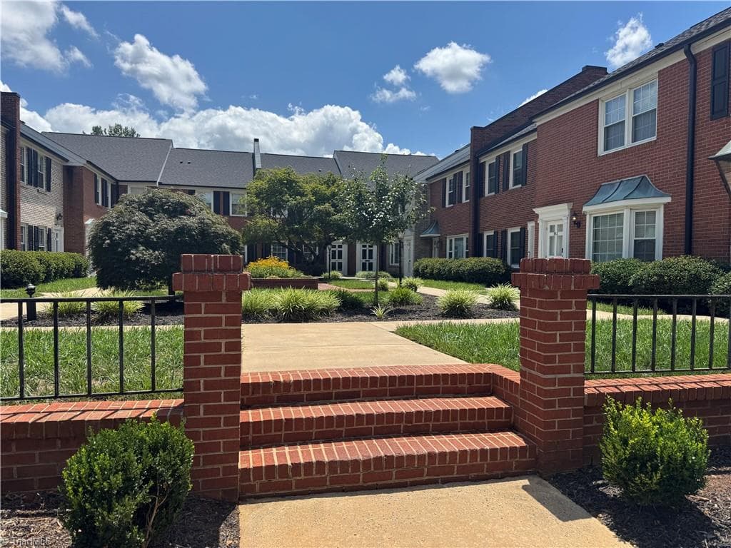 329 Hanover Arms Court, Winston-Salem NC 27104