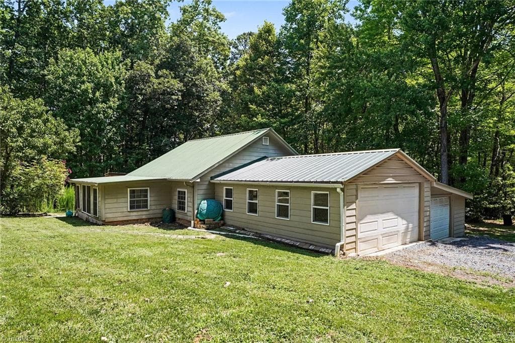 Stick/Site Built at 433 Northampton Drive, Asheboro NC 27205, photo 28 of 34