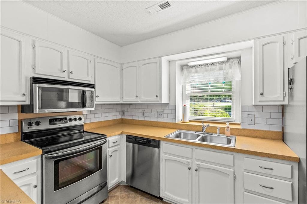 Stick/Site Built at 1216 Watermark Court, High Point NC 27265, photo 5 of 38