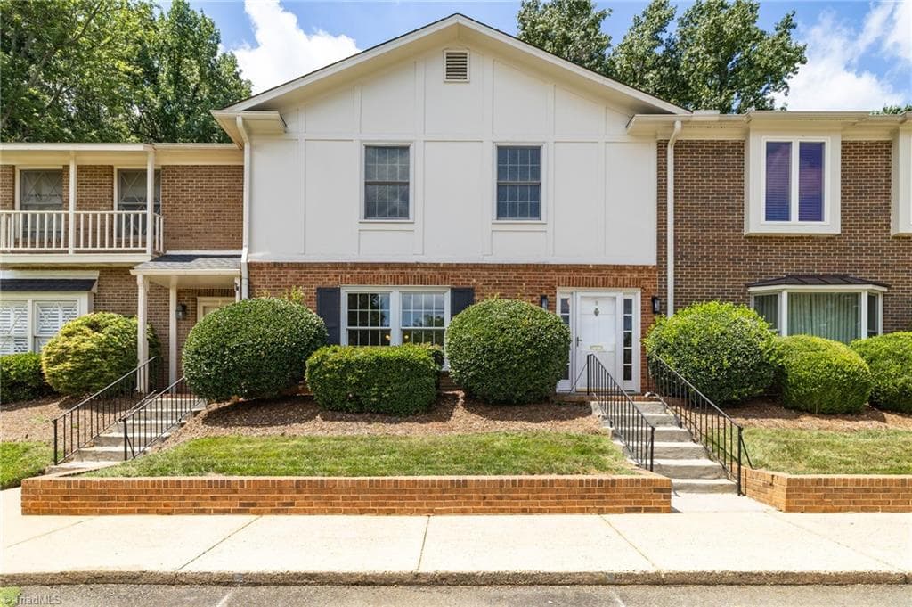 1 Fountain Manor Drive # B, Greensboro NC 27405