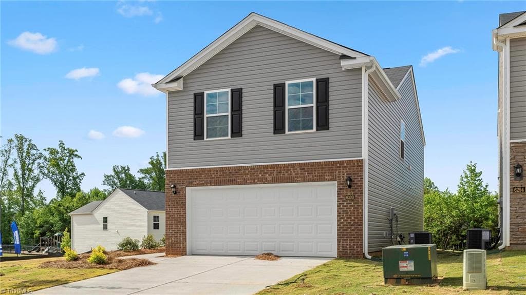 Stick/Site Built at 624 Beechwood Circle, Thomasville NC 27360, photo 3 of 20