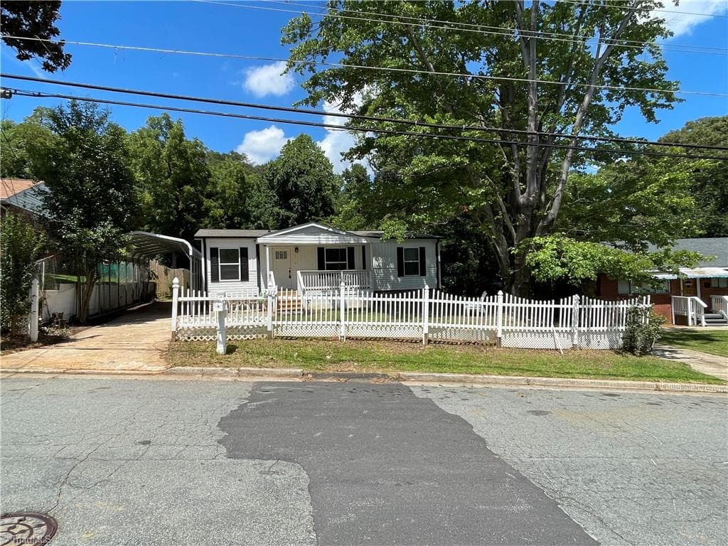 Manufactured Home at 2317 Elbon Drive, Winston-Salem NC 27105, Winston-Salem, photo 2 of 30
