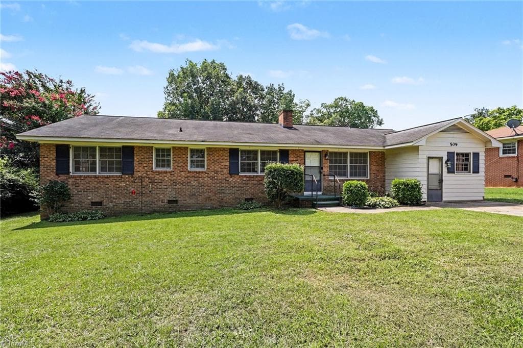 Stick/Site Built at 509 Oakwood Lane, Graham NC 27253, photo 2 of 24