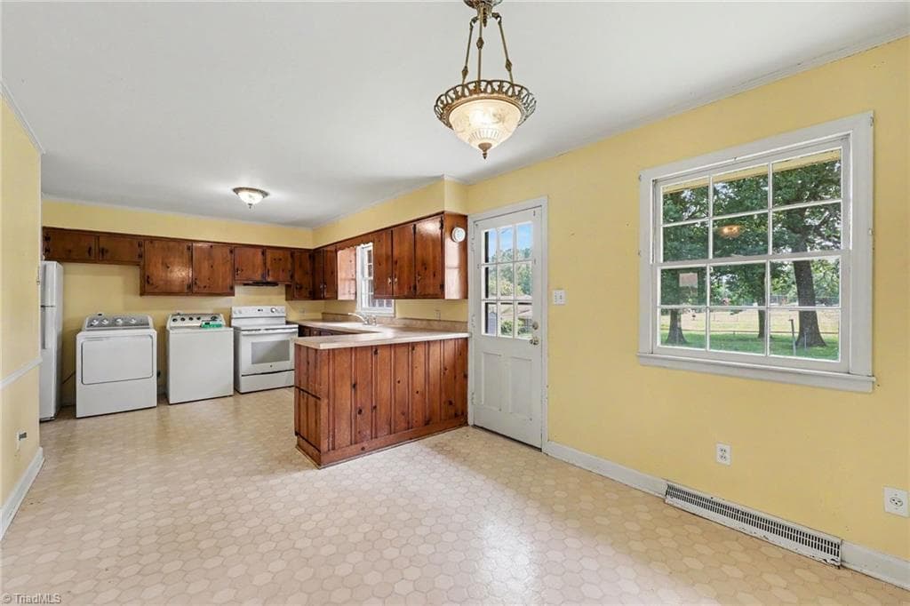 Stick/Site Built at 509 Oakwood Lane, Graham NC 27253, photo 6 of 24