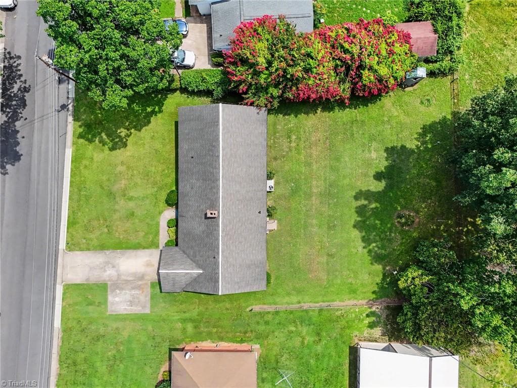 Stick/Site Built at 509 Oakwood Lane, Graham NC 27253, photo 22 of 24