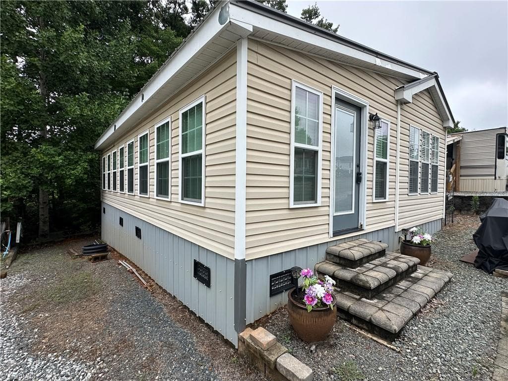 Manufactured Home at 108 Humming bird Circle, New London NC 28127, photo 3 of 50