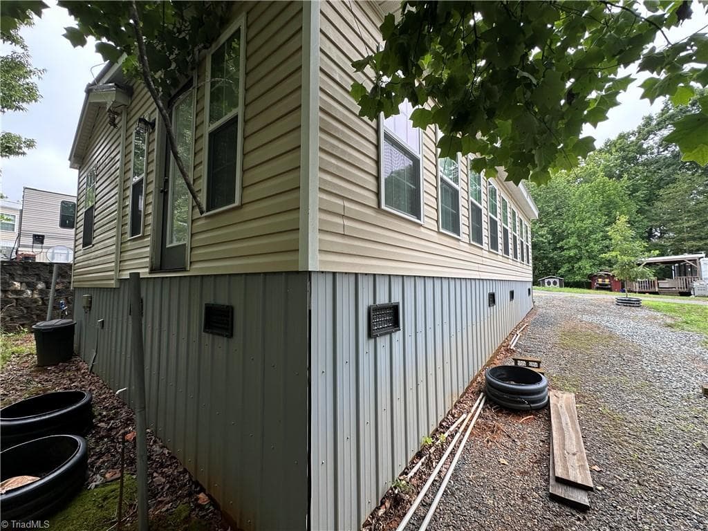 Manufactured Home at 108 Humming bird Circle, New London NC 28127, photo 28 of 50