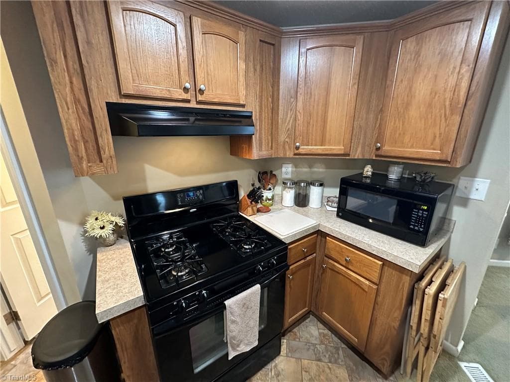 Manufactured Home at 108 Humming bird Circle, New London NC 28127, photo 14 of 50
