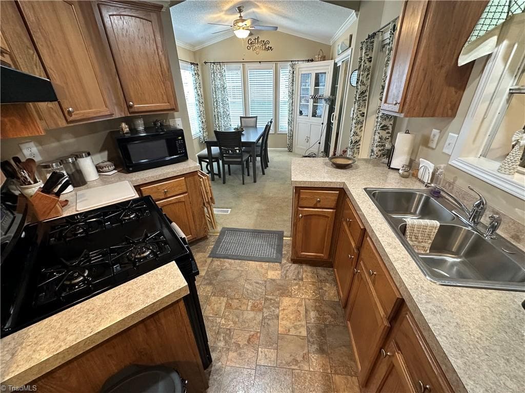 Manufactured Home at 108 Humming bird Circle, New London NC 28127, photo 15 of 50