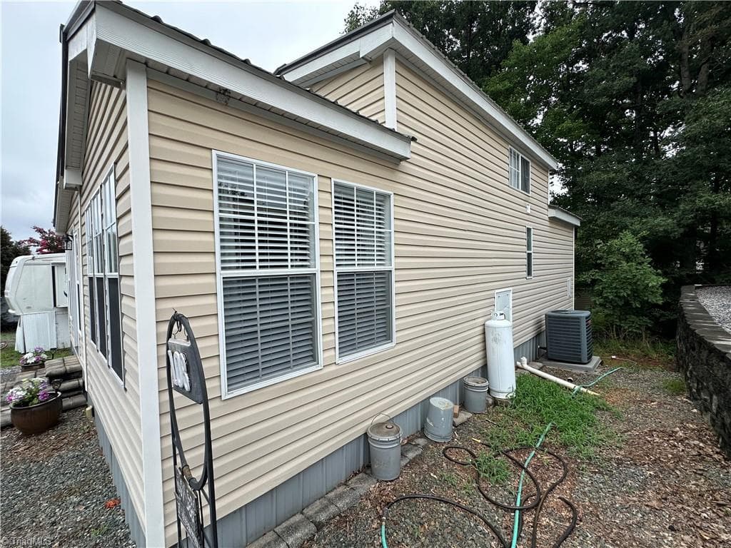 Manufactured Home at 108 Humming bird Circle, New London NC 28127, photo 31 of 50