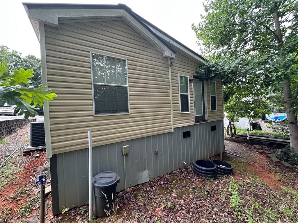 Manufactured Home at 108 Humming bird Circle, New London NC 28127, photo 29 of 50