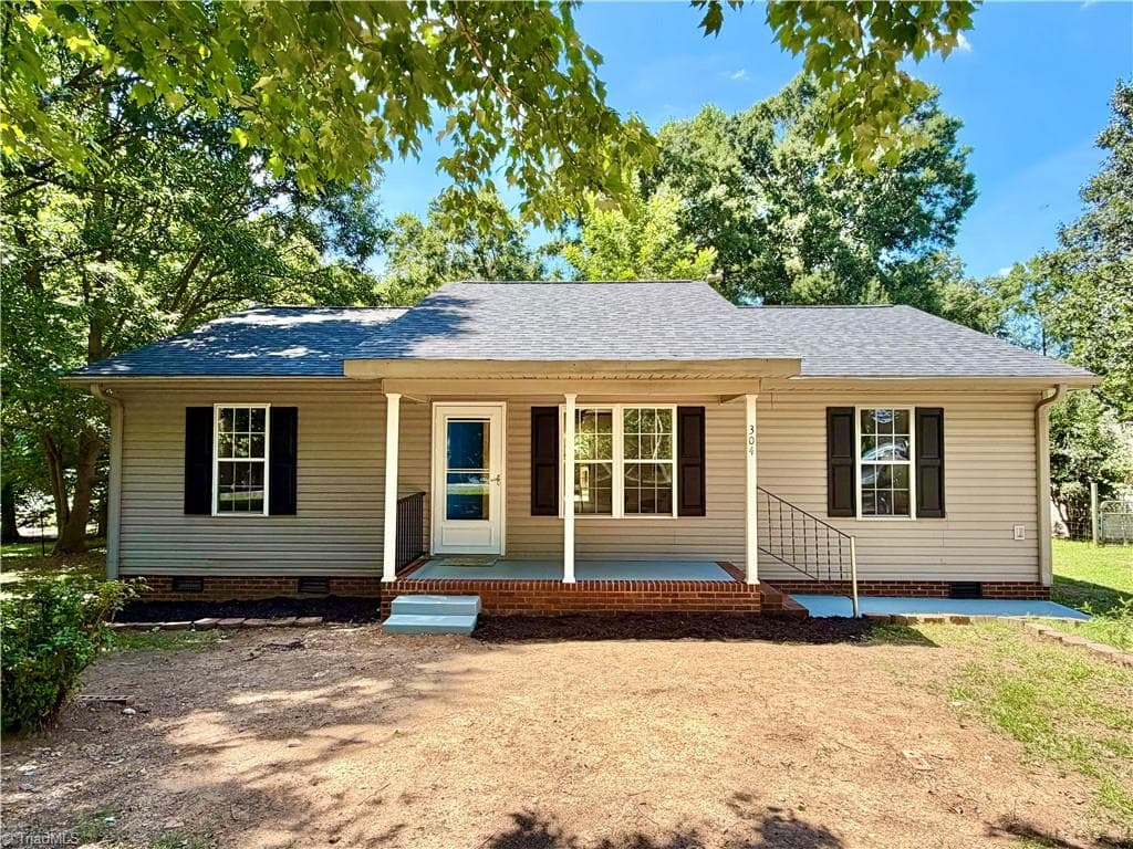 Stick/Site Built at 304 High Rock Drive, Lexington NC 27292, photo 2 of 49