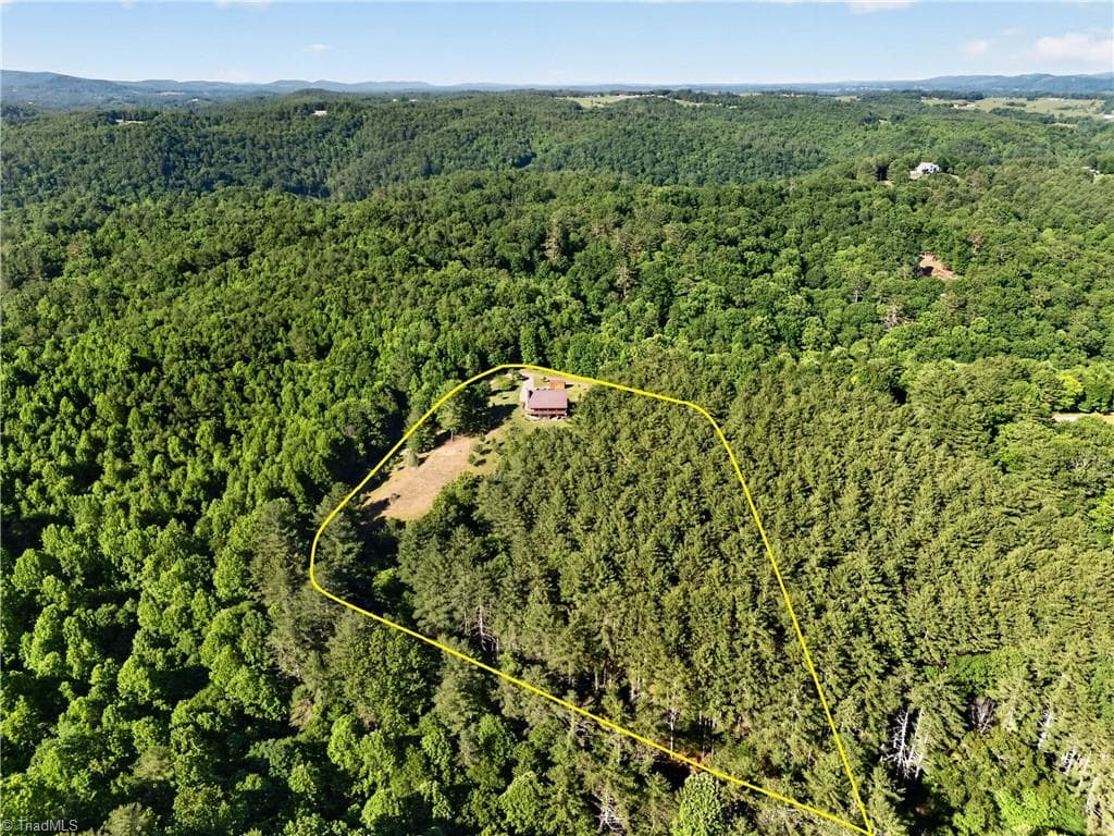 Stick/Site Built at 354 Two Rivers Drive, Independence VA 24348, Independence, photo 7 of 50