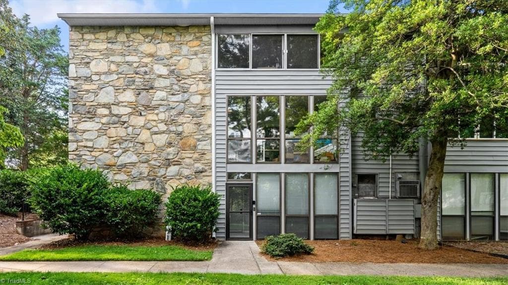 Stick/Site Built at 3066 Bonhurst Drive, Winston-Salem NC 27106, Winston-Salem, photo 3 of 32