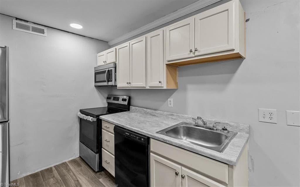 Stick/Site Built at 3066 Bonhurst Drive, Winston-Salem NC 27106, Winston-Salem, photo 7 of 32