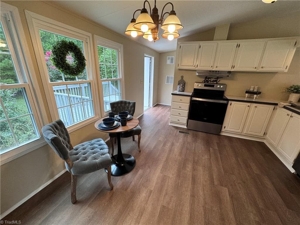 Manufactured Home at 5052 Friendship Circle Road, East Bend NC 27018, East Bend, photo 6 of 50