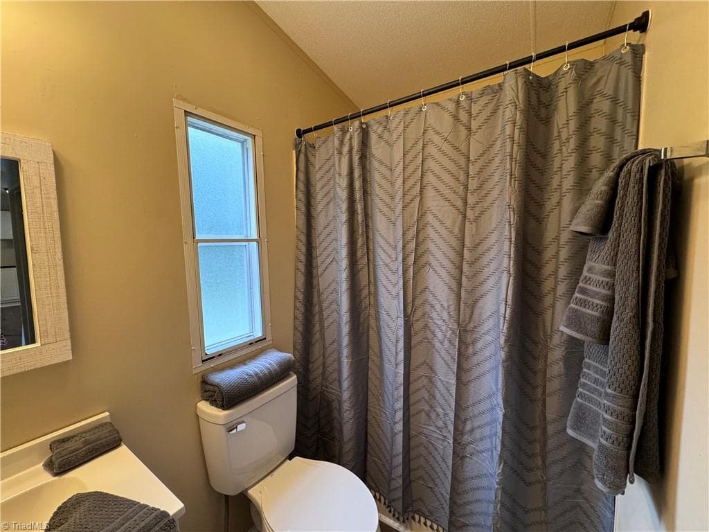 Manufactured Home at 5052 Friendship Circle Road, East Bend NC 27018, East Bend, photo 17 of 50