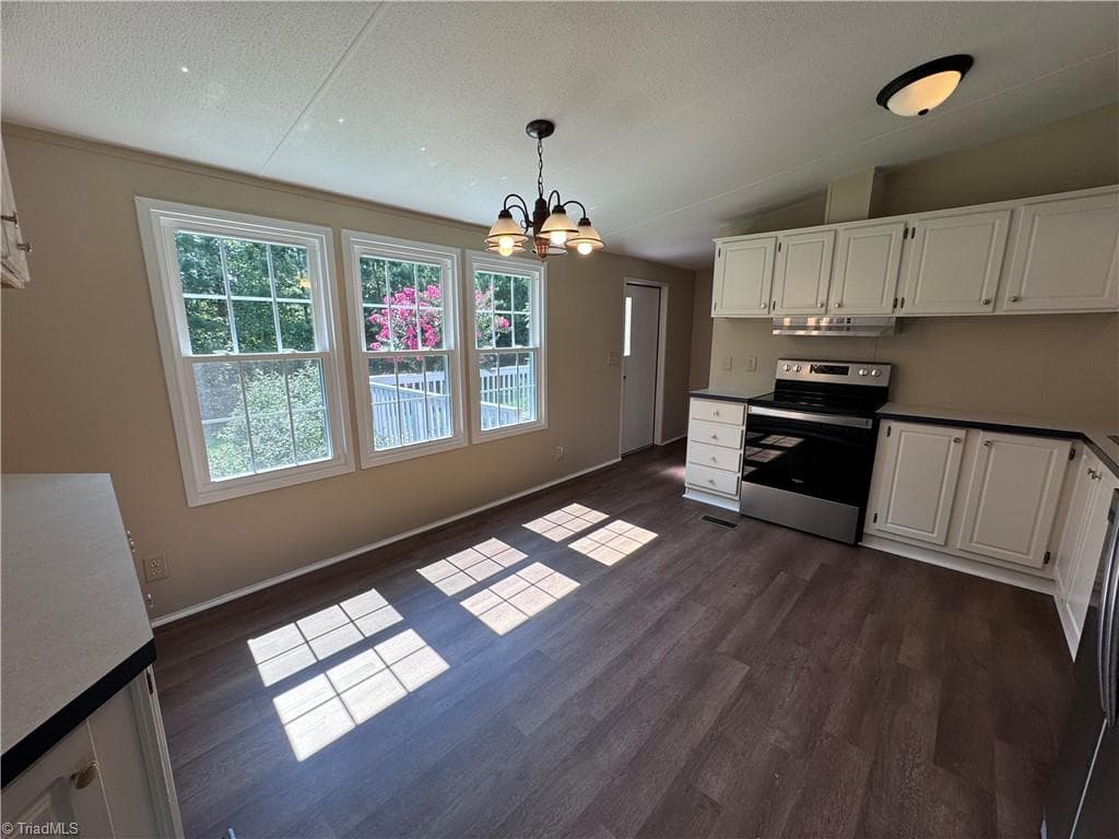 Manufactured Home at 5052 Friendship Circle Road, East Bend NC 27018, East Bend, photo 12 of 50
