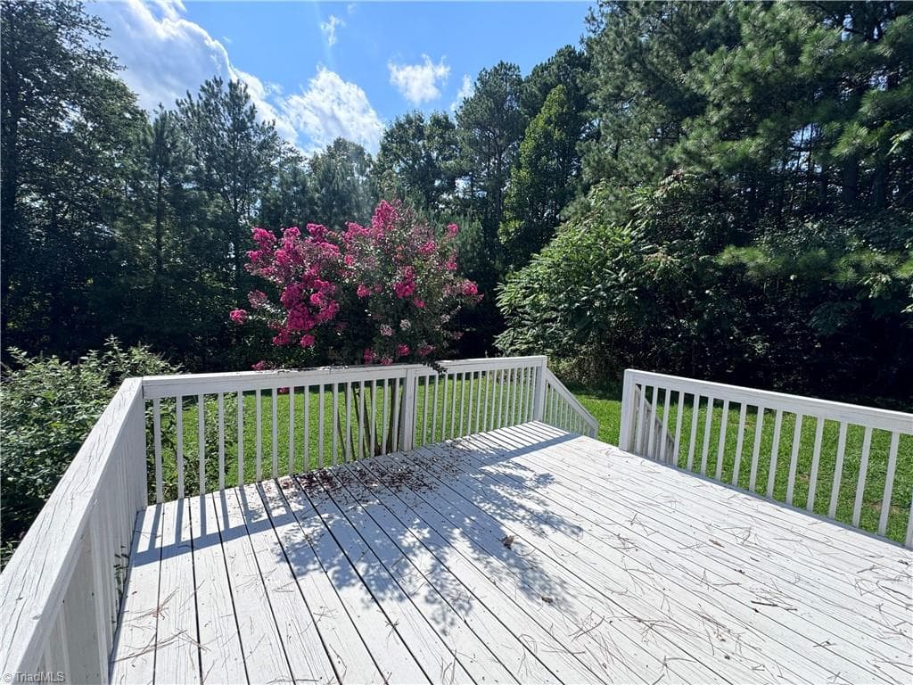 Manufactured Home at 5052 Friendship Circle Road, East Bend NC 27018, East Bend, photo 3 of 50