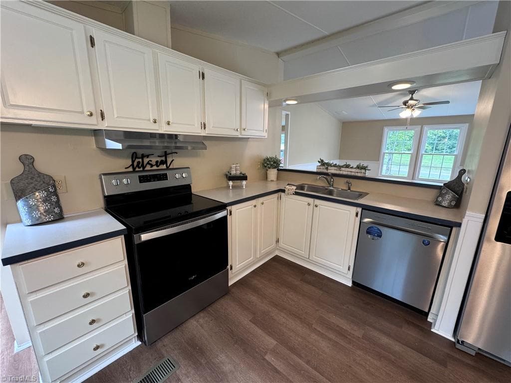 Manufactured Home at 5052 Friendship Circle Road, East Bend NC 27018, East Bend, photo 9 of 50