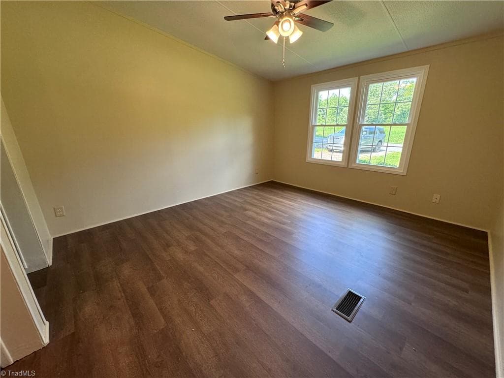 Manufactured Home at 5052 Friendship Circle Road, East Bend NC 27018, East Bend, photo 34 of 50