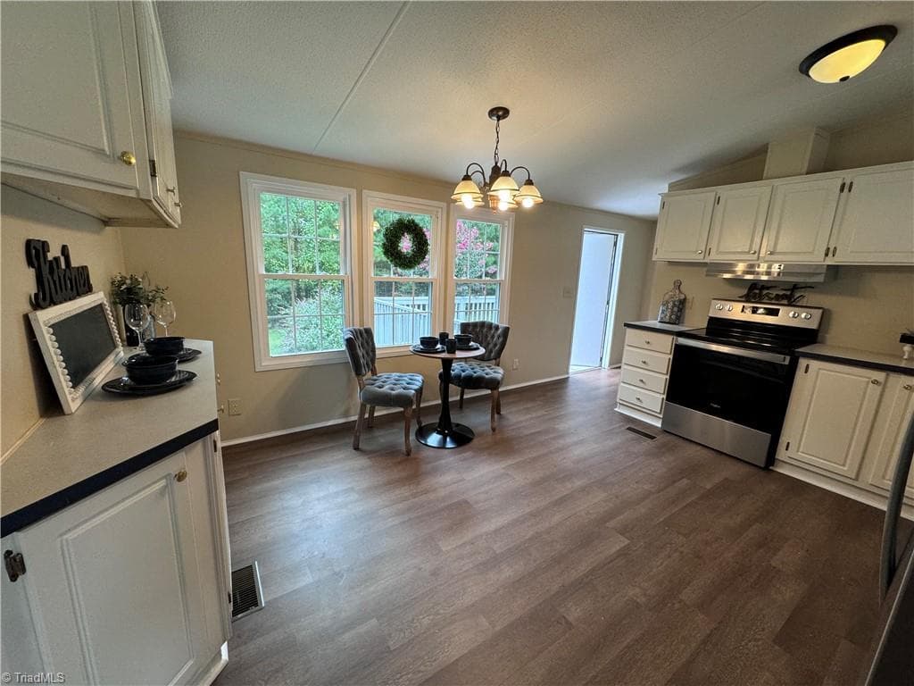 Manufactured Home at 5052 Friendship Circle Road, East Bend NC 27018, East Bend, photo 10 of 50
