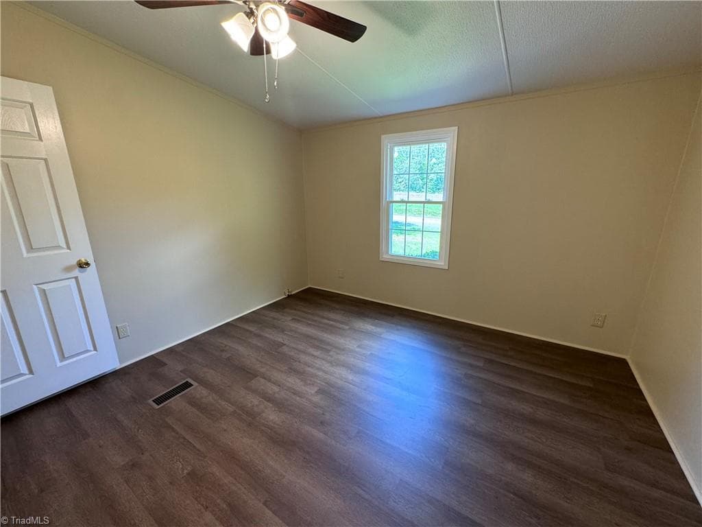 Manufactured Home at 5052 Friendship Circle Road, East Bend NC 27018, East Bend, photo 33 of 50