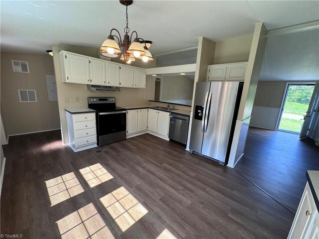 Manufactured Home at 5052 Friendship Circle Road, East Bend NC 27018, East Bend, photo 14 of 50