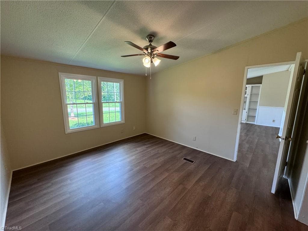 Manufactured Home at 5052 Friendship Circle Road, East Bend NC 27018, East Bend, photo 35 of 50