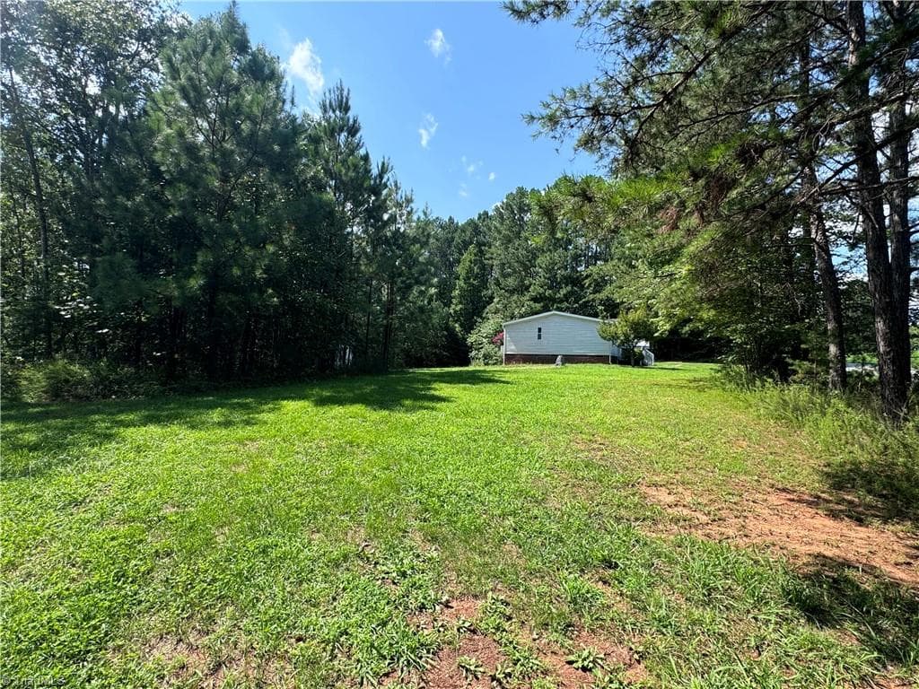 Manufactured Home at 5052 Friendship Circle Road, East Bend NC 27018, East Bend, photo 4 of 50