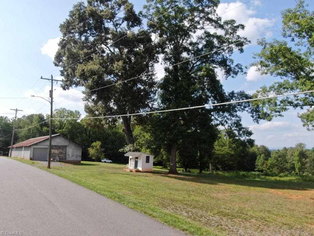 Investment at 209 Second Street, Pilot Mountain NC 27041, photo 7 of 13