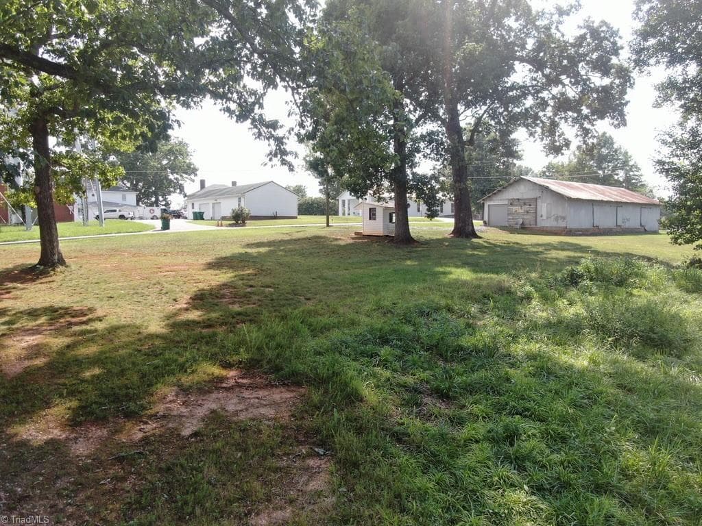 Investment at 209 Second Street, Pilot Mountain NC 27041, photo 5 of 13
