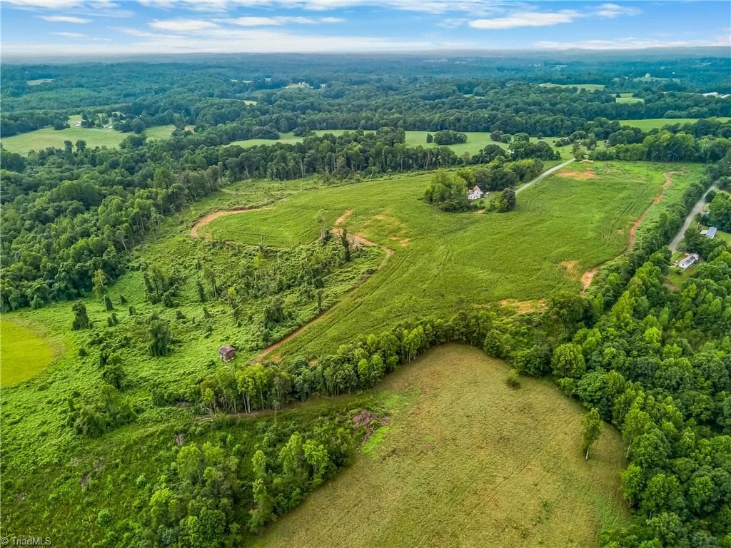 2537 Mary Lane, Hamptonville NC 27020