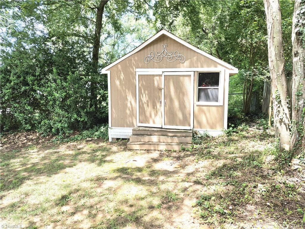 Stick/Site Built at 1603 Wendover Drive, High Point NC 27262, photo 16 of 18