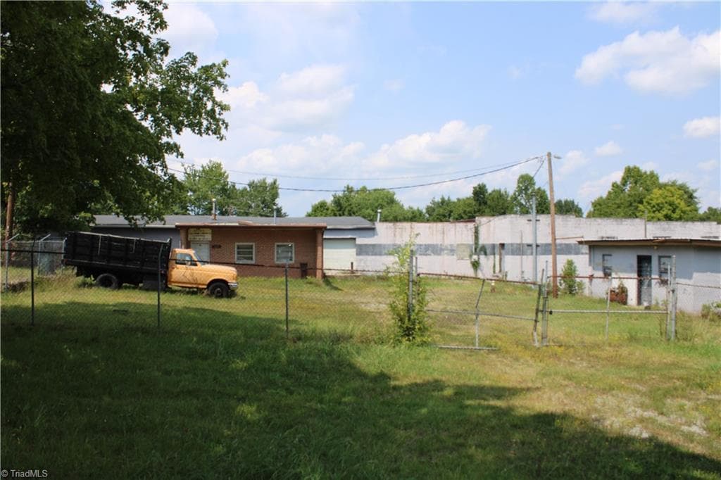 Industrial at 1506 Lexington Avenue, Thomasville NC 27360, photo 5 of 21