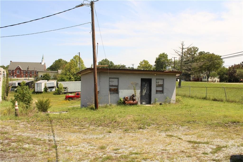Industrial at 1506 Lexington Avenue, Thomasville NC 27360, photo 15 of 21
