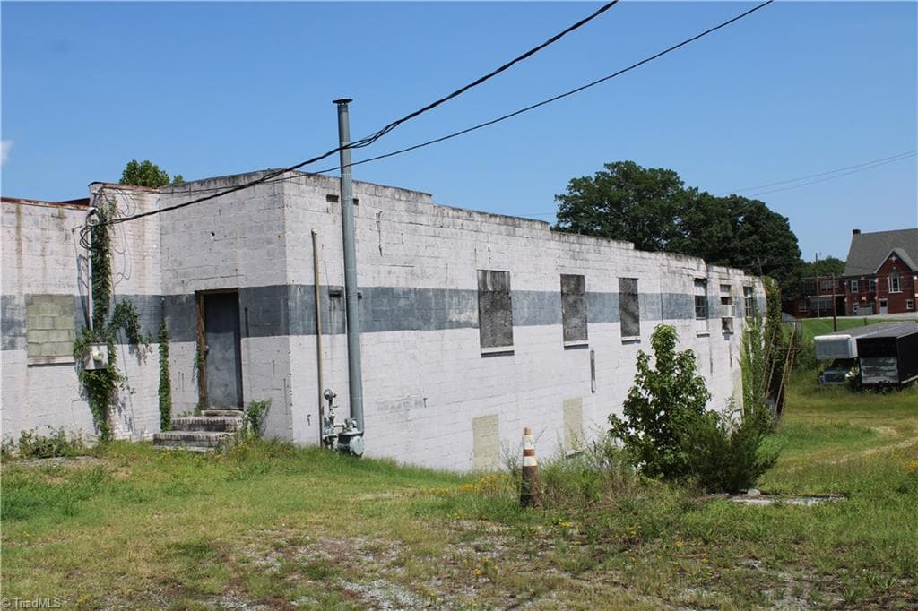 Industrial at 1506 Lexington Avenue, Thomasville NC 27360, photo 4 of 21