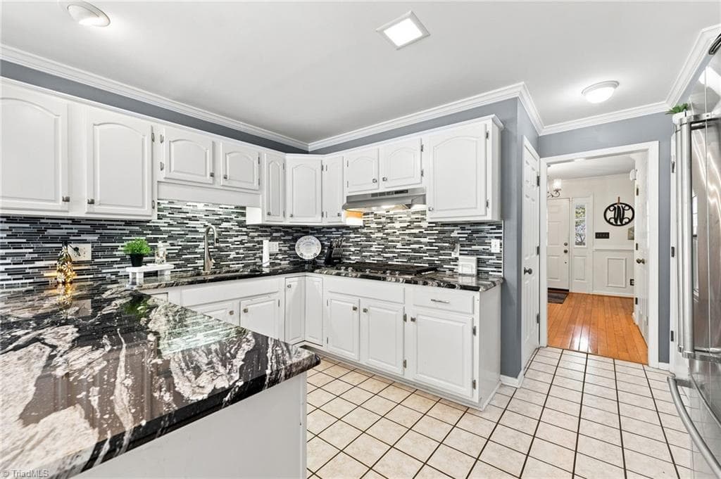 Stick/Site Built at 2019 La Dora Drive, High Point NC 27265, photo 23 of 49