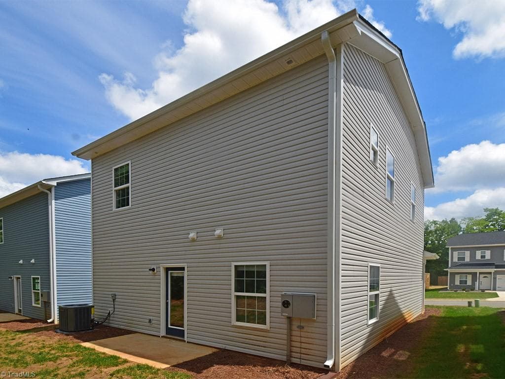 Stick/Site Built at 3433 Littlefield Way, Greensboro NC 27405, photo 2 of 38