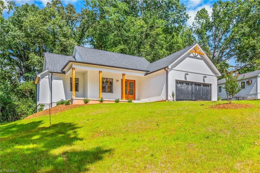Stick/Site Built at 1807 Bramblewood Trail, Pfafftown NC 27040, photo 2 of 34