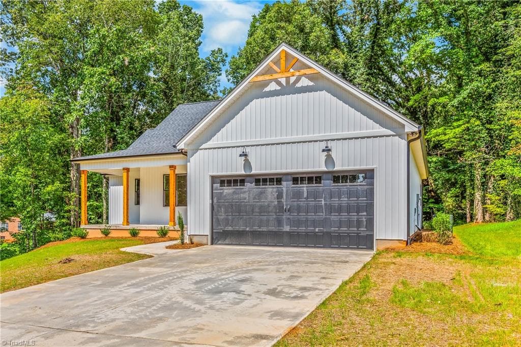 Stick/Site Built at 1807 Bramblewood Trail, Pfafftown NC 27040, photo 3 of 34