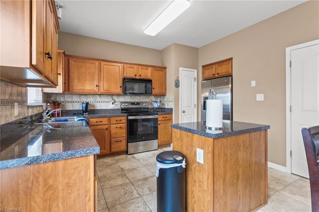 Stick/Site Built at 825 Hedgepath Terrace, High Point NC 27265, photo 9 of 16