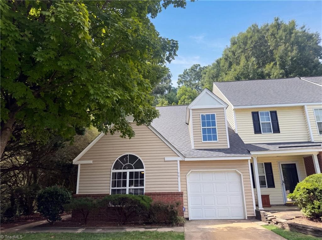 30 Pickwick Place, Greensboro NC 27407