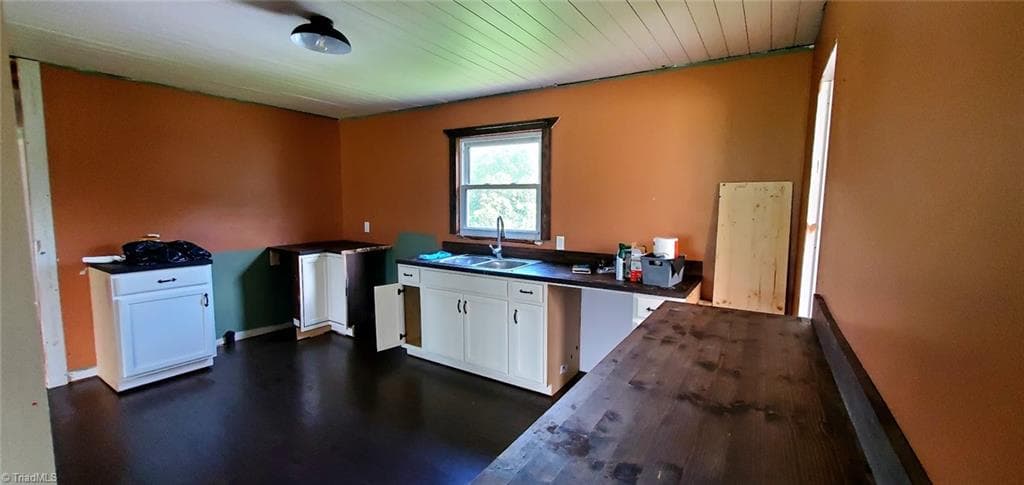 Stick/Site Built at 2185 Flat Rock Road, Pinnacle NC 27043, photo 5 of 26