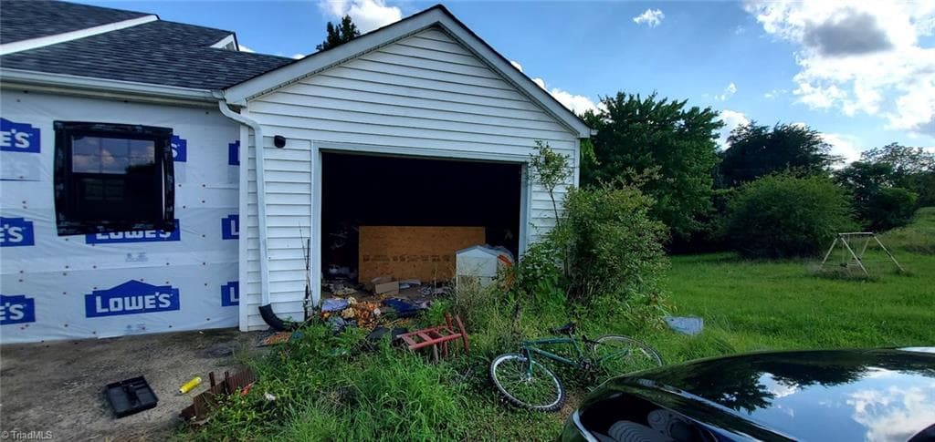 Stick/Site Built at 2185 Flat Rock Road, Pinnacle NC 27043, photo 15 of 26