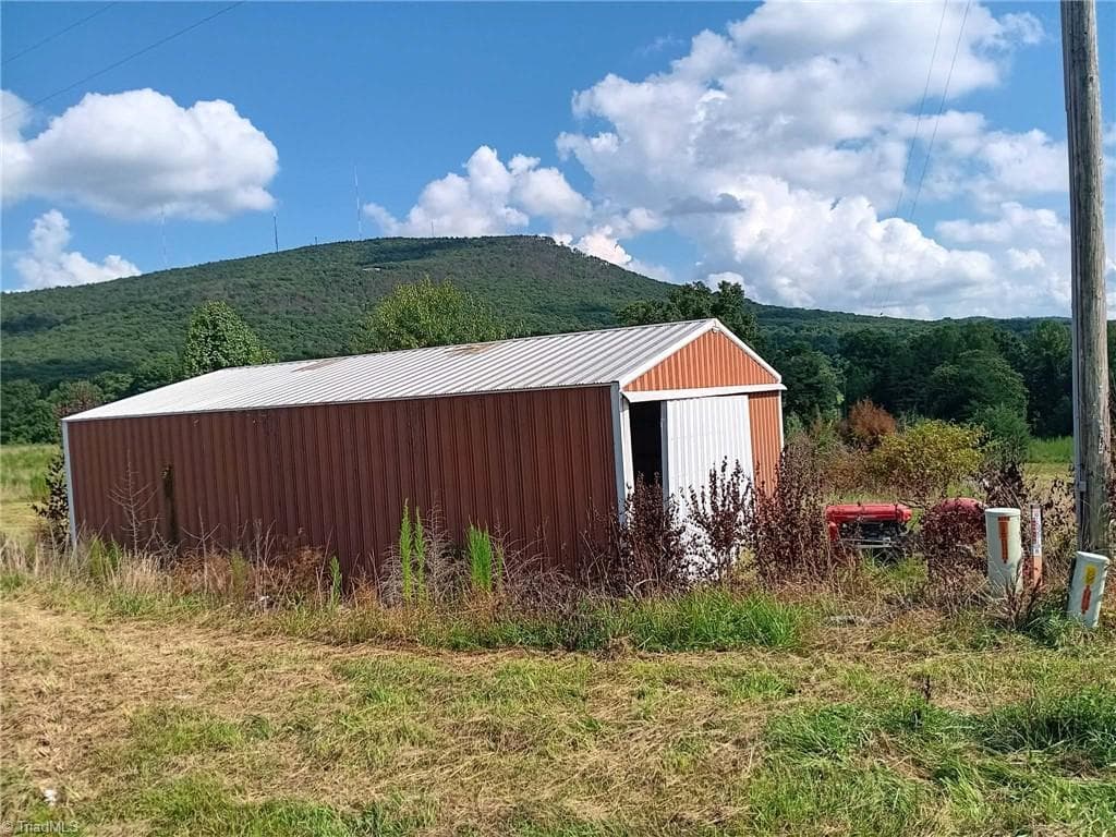 Stick/Site Built at 2185 Flat Rock Road, Pinnacle NC 27043, photo 21 of 26