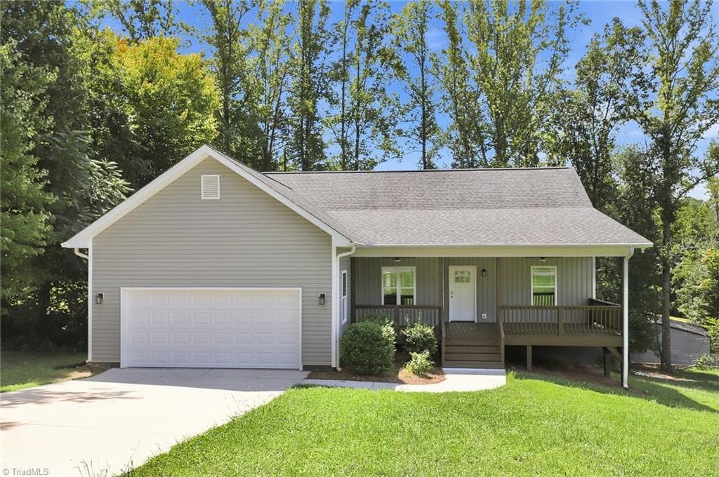 Stick/Site Built at 2513 Mill Brook Trail, Kernersville NC 27284, photo 2 of 25