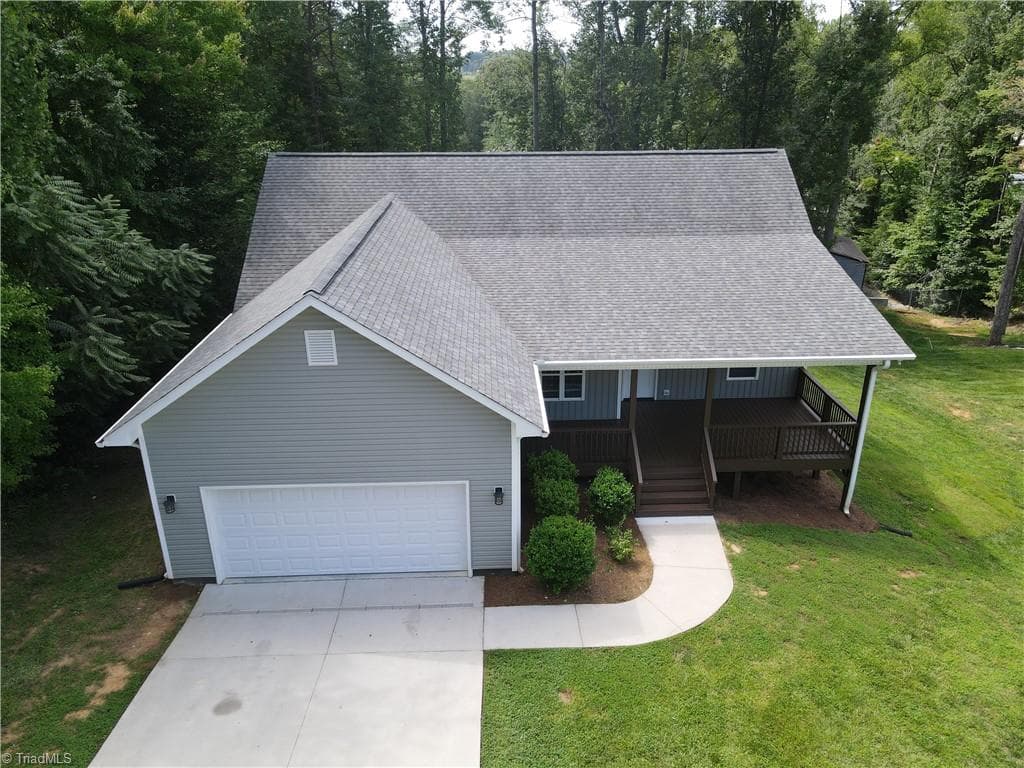 Stick/Site Built at 2513 Mill Brook Trail, Kernersville NC 27284, photo 3 of 25