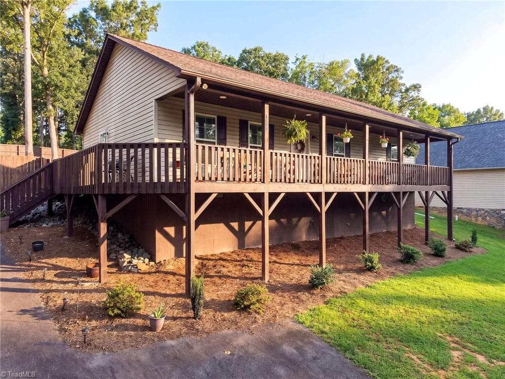 Stick/Site Built at 133 Lake Drive 9, Lexington NC 27292, Lexington, photo 2 of 28